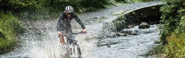 Mountainbiker, rivercrossing, Belgium