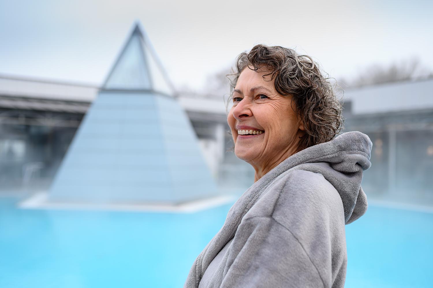 Frau, Bademantel, Außenpool, Rottal Therme, bad Birnbach