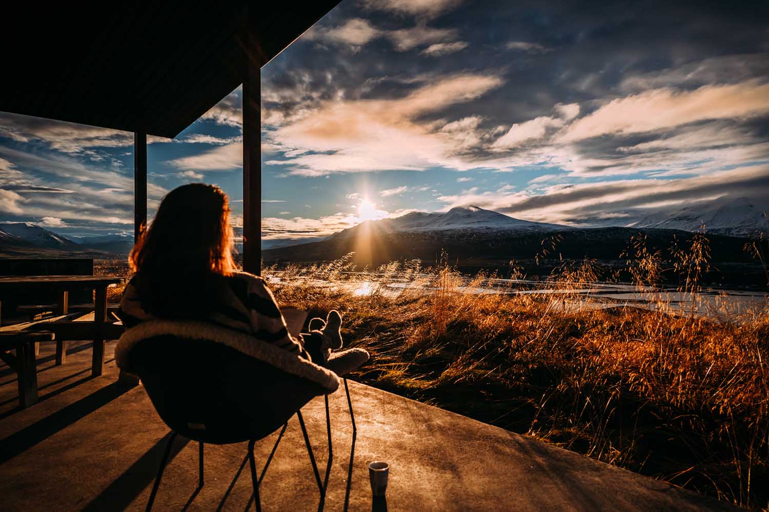 Frau, Terrasse, Sonnenuntergang, Ferienhaus, Island